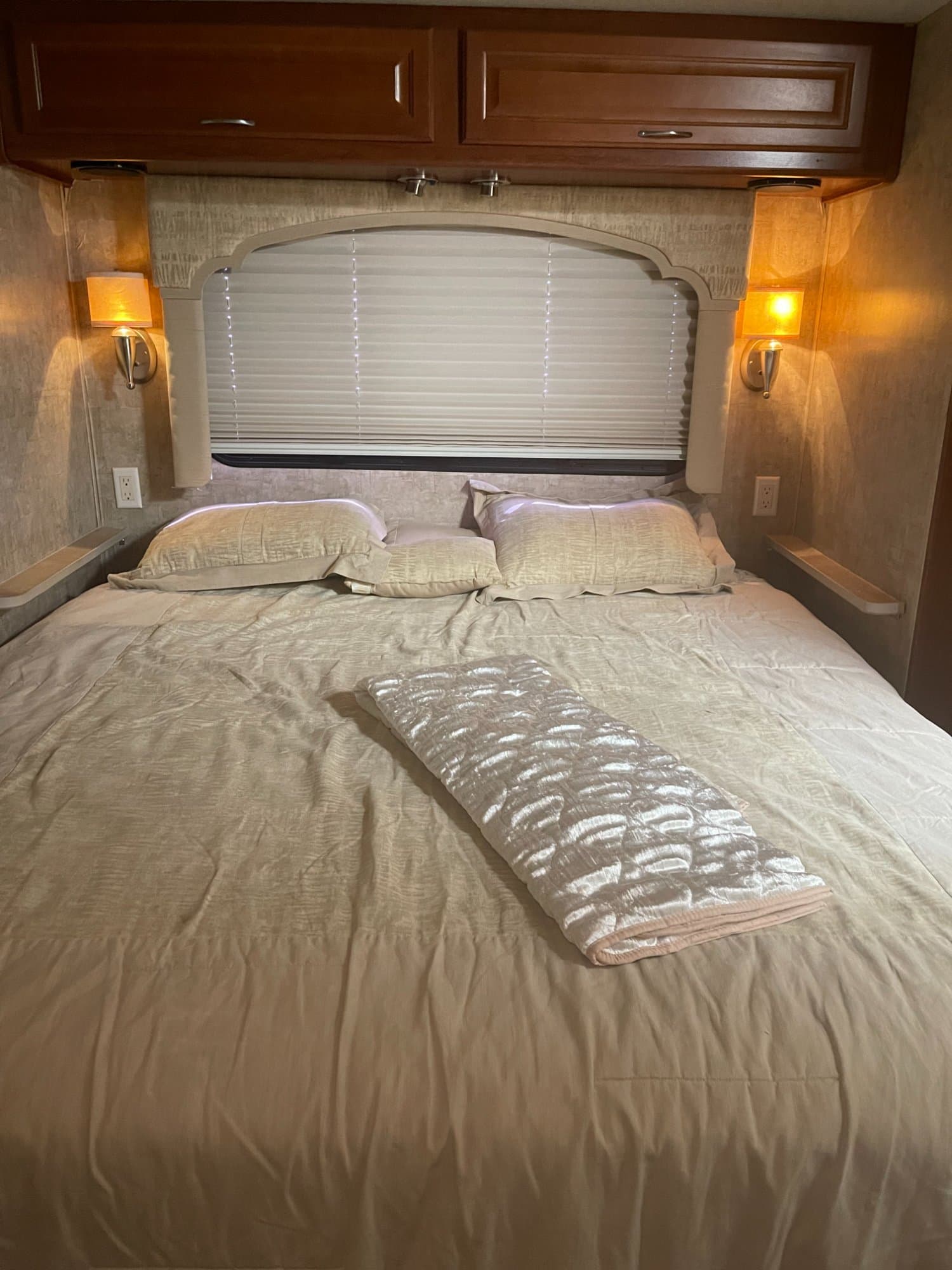 2008 Fleetwood 2008 Fleetwood Bounder - thumbnail 21