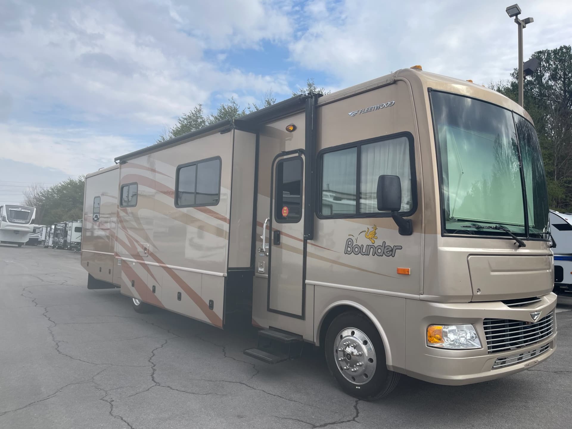 2008 Fleetwood 2008 Fleetwood Bounder - thumbnail 25