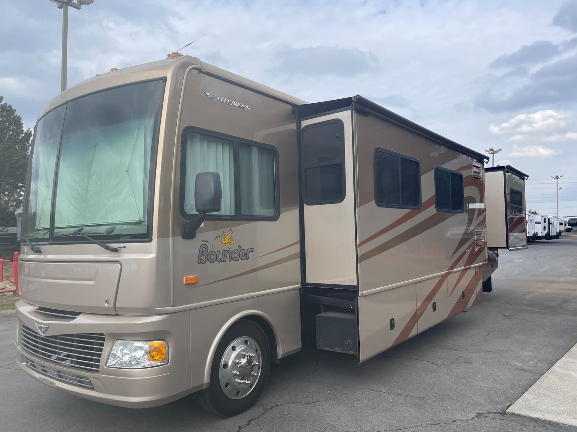 2008 Fleetwood 2008 Fleetwood Bounder - thumbnail 27