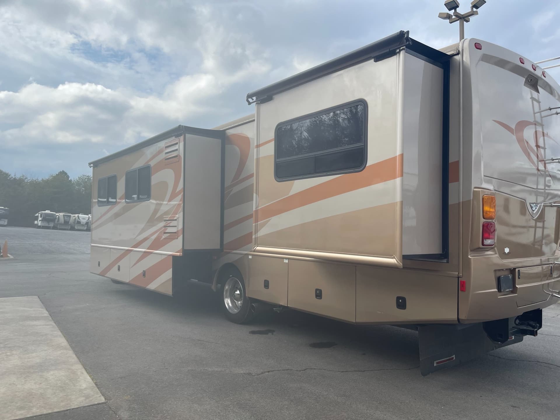 2008 Fleetwood 2008 Fleetwood Bounder - thumbnail 28