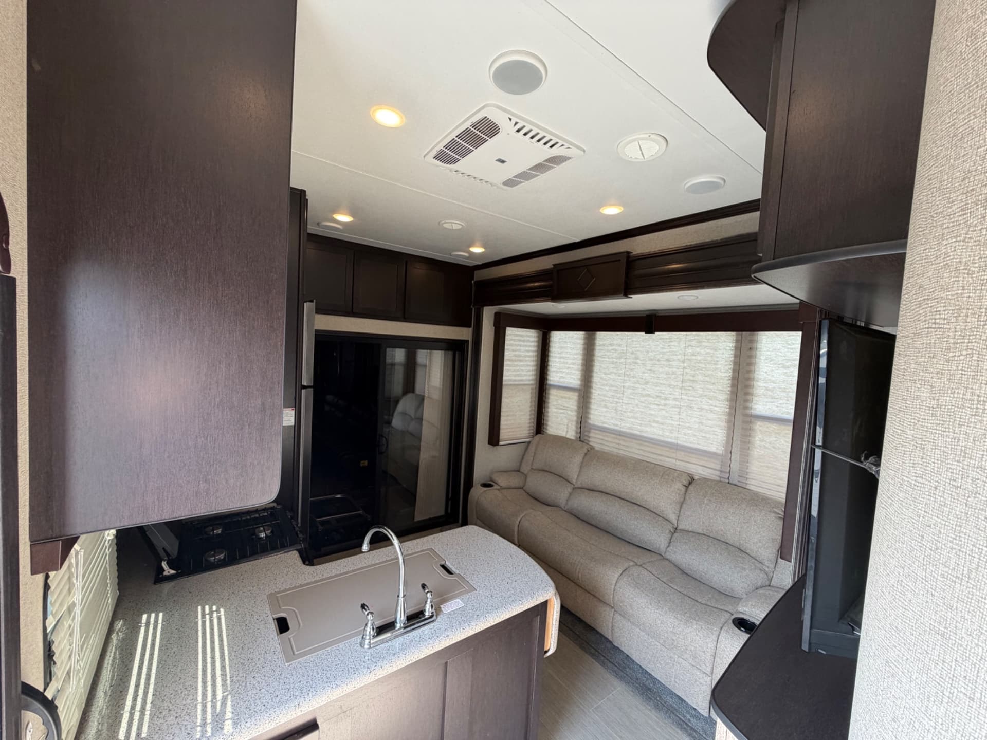 2017 Keystone RV 2017 Keystone RV Carbon - thumbnail 7