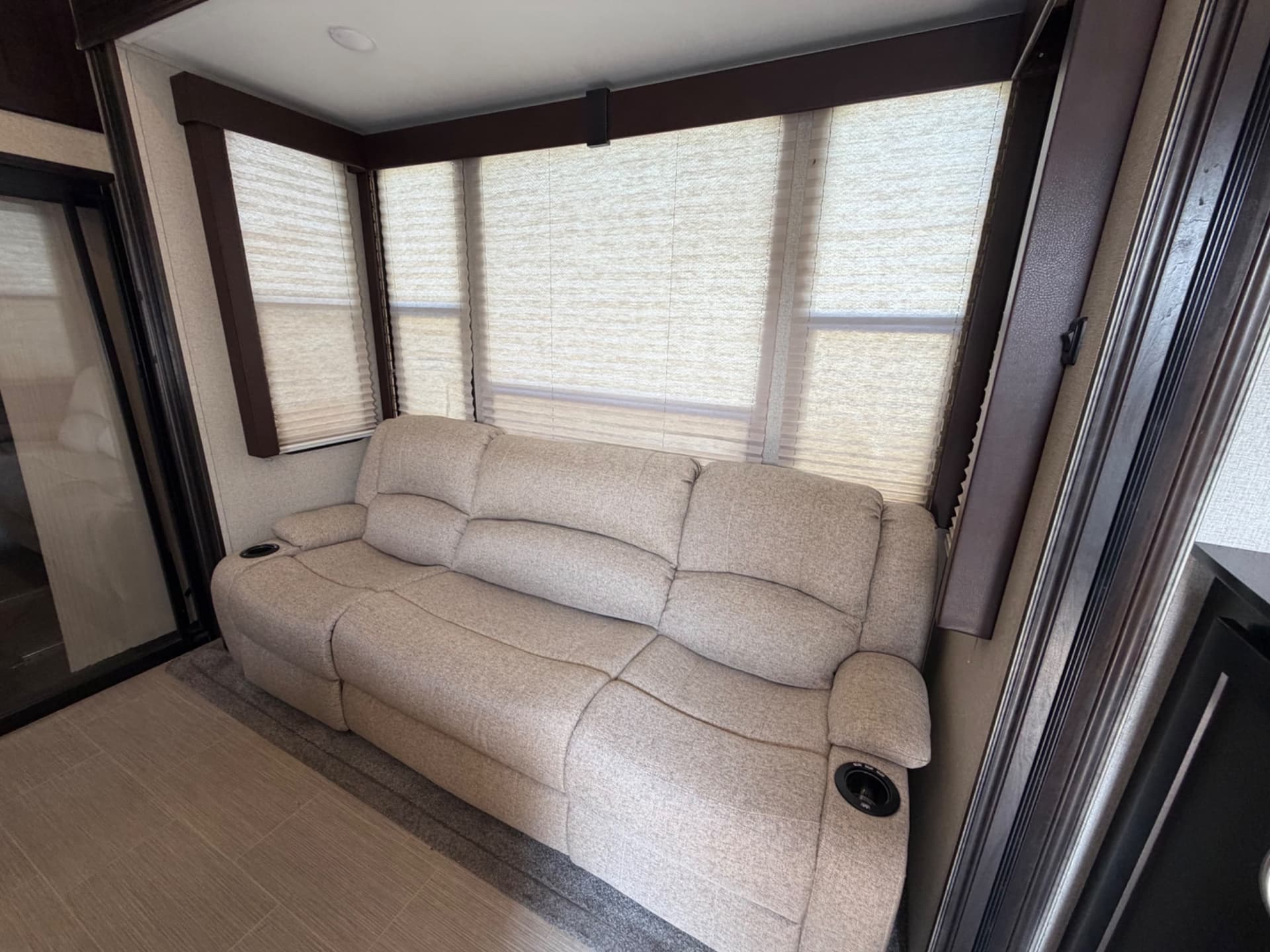 2017 Keystone RV 2017 Keystone RV Carbon - thumbnail 8