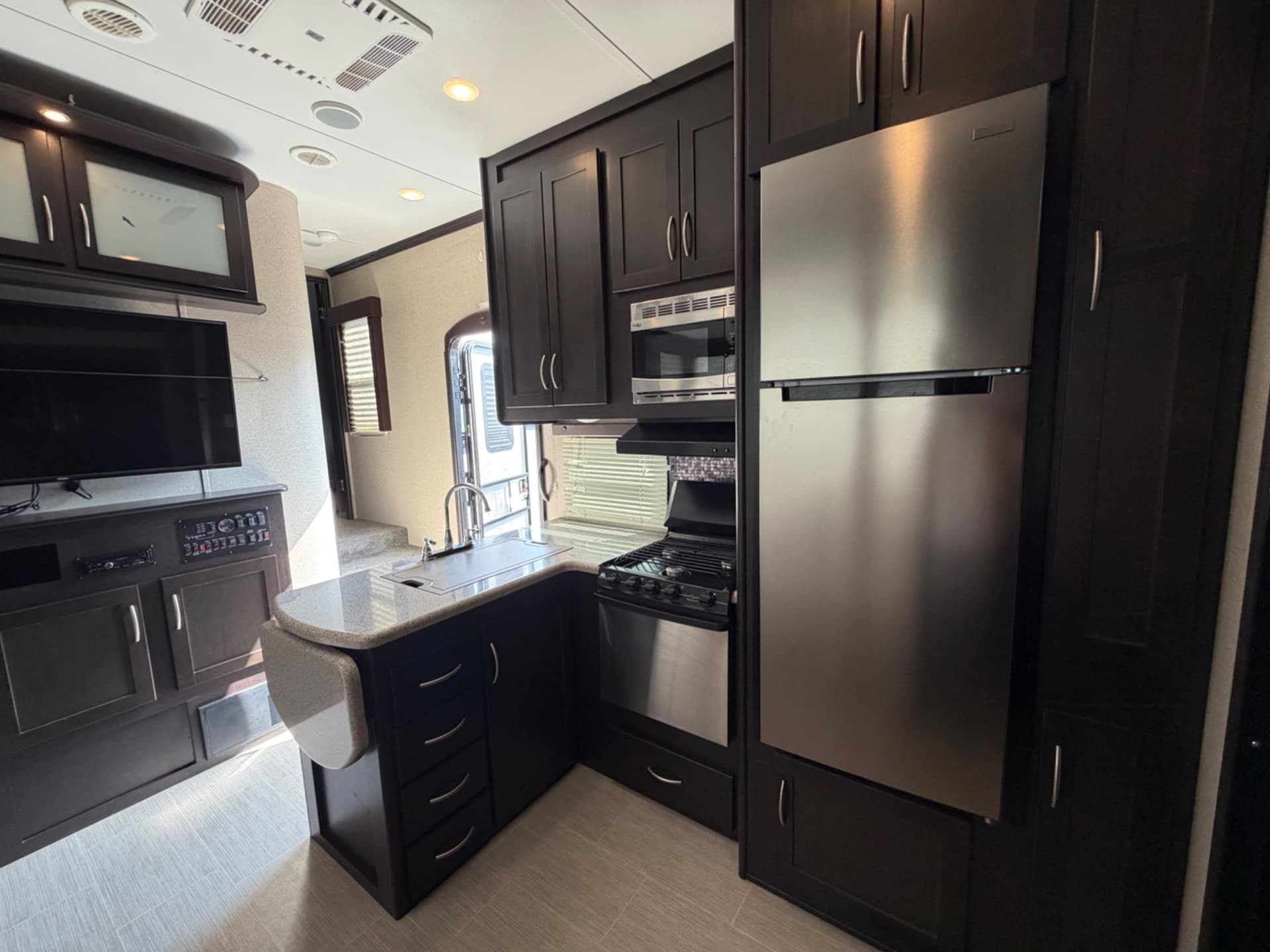 2017 Keystone RV 2017 Keystone RV Carbon - thumbnail 9