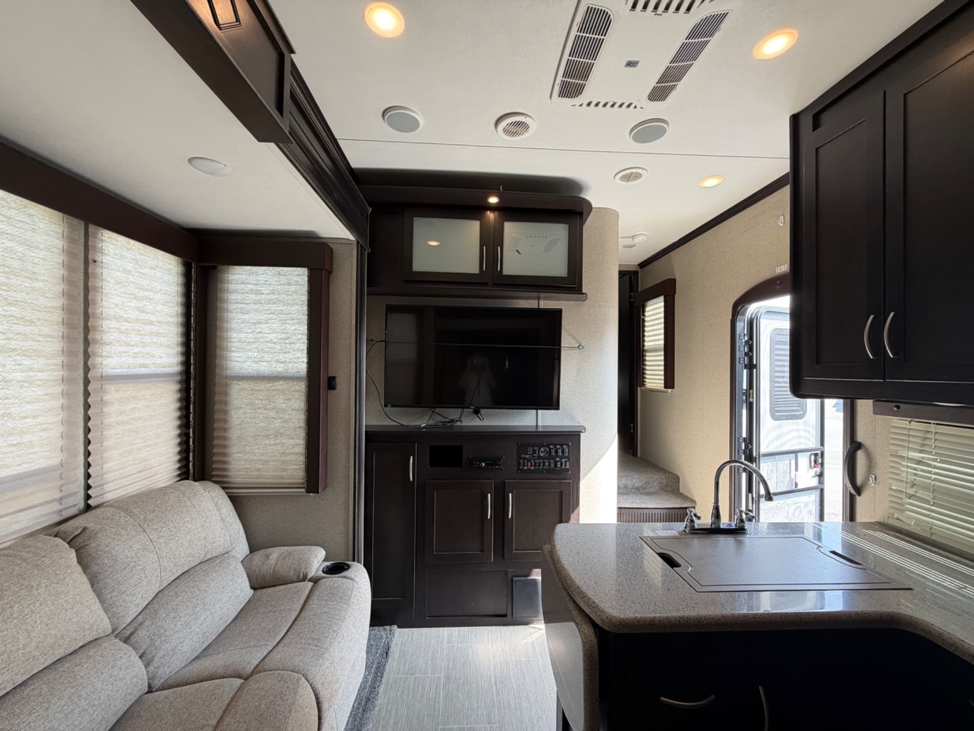 2017 Keystone RV 2017 Keystone RV Carbon - thumbnail 10