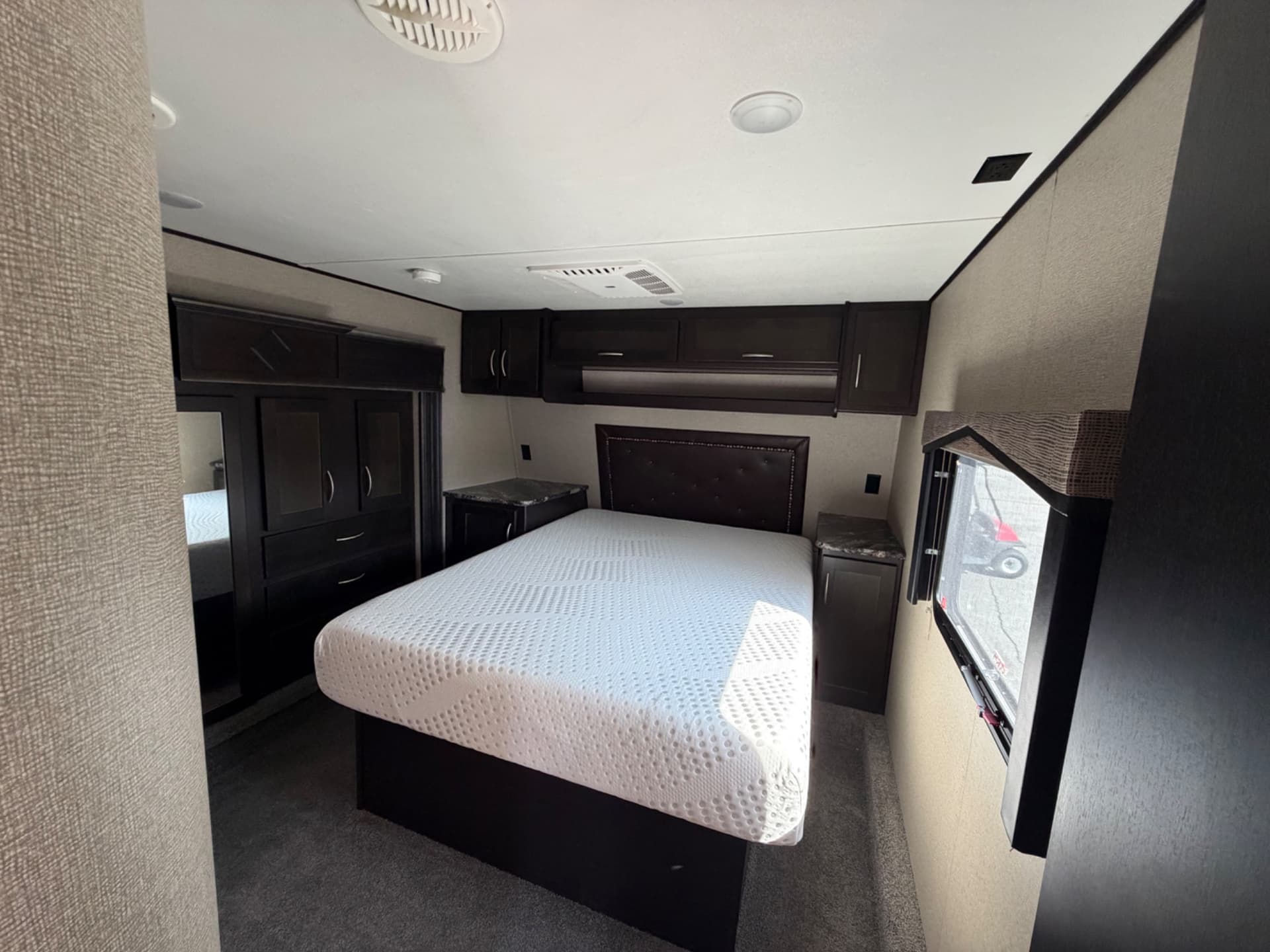 2017 Keystone RV 2017 Keystone RV Carbon - thumbnail 14