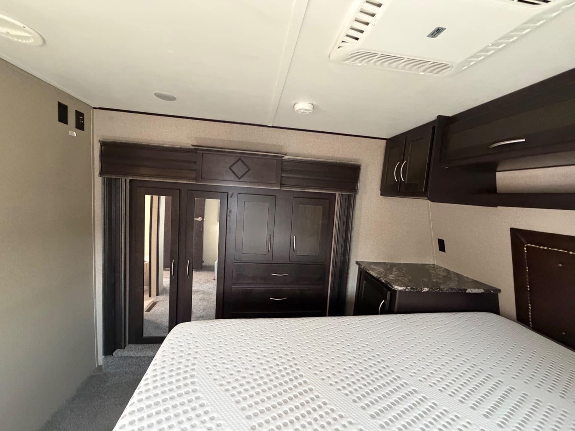 2017 Keystone RV 2017 Keystone RV Carbon - thumbnail 15