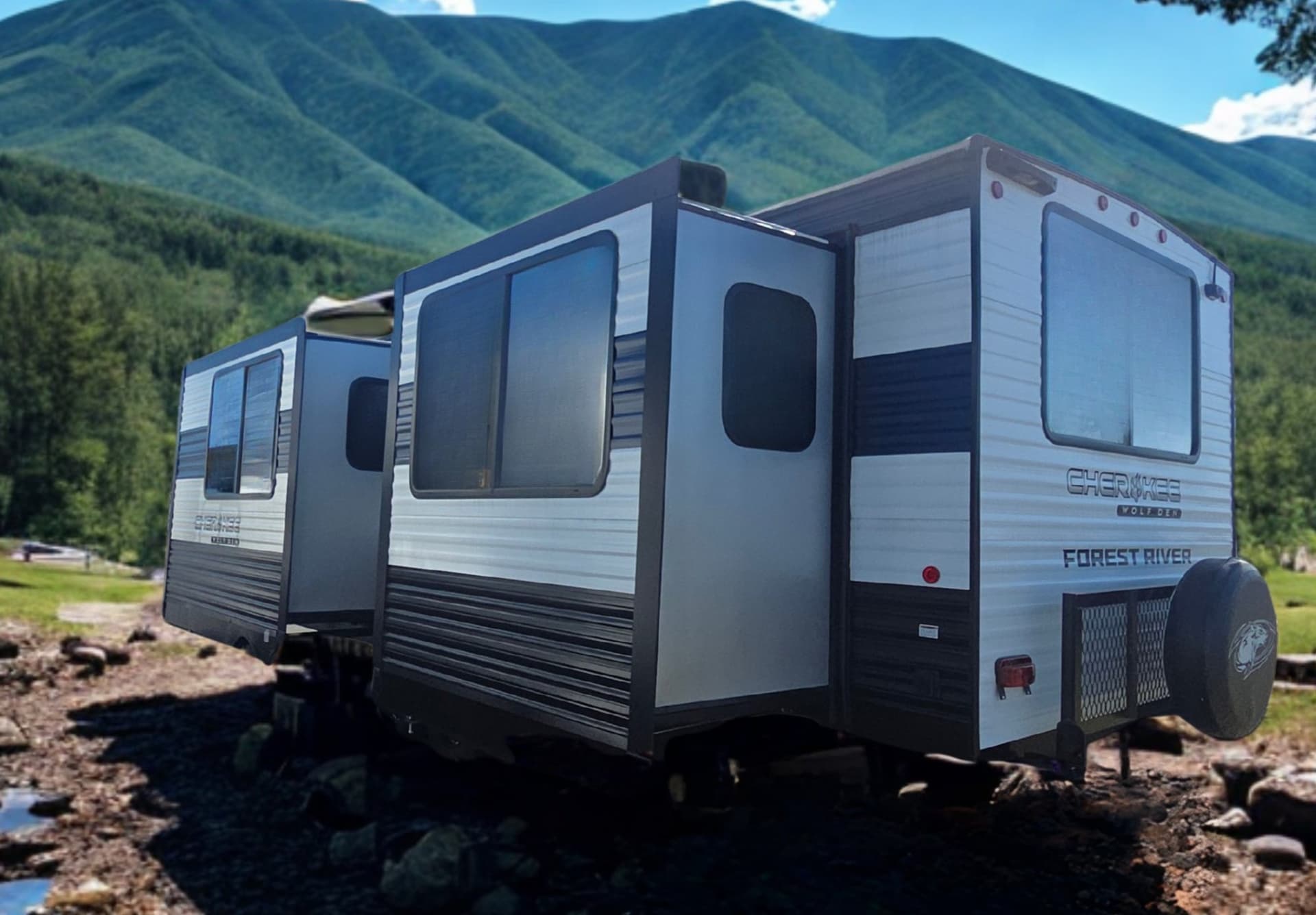 2025 Forest River 2025 Forest River Cherokee Wolf Den - thumbnail 5