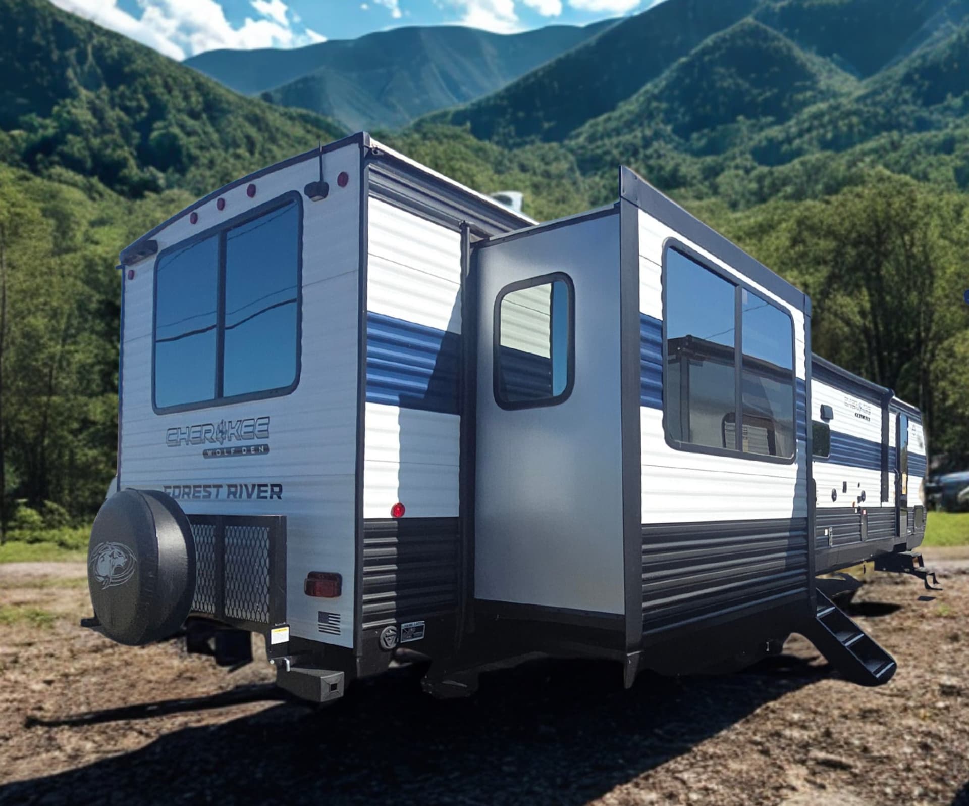 2025 Forest River 2025 Forest River Cherokee Wolf Den - thumbnail 3