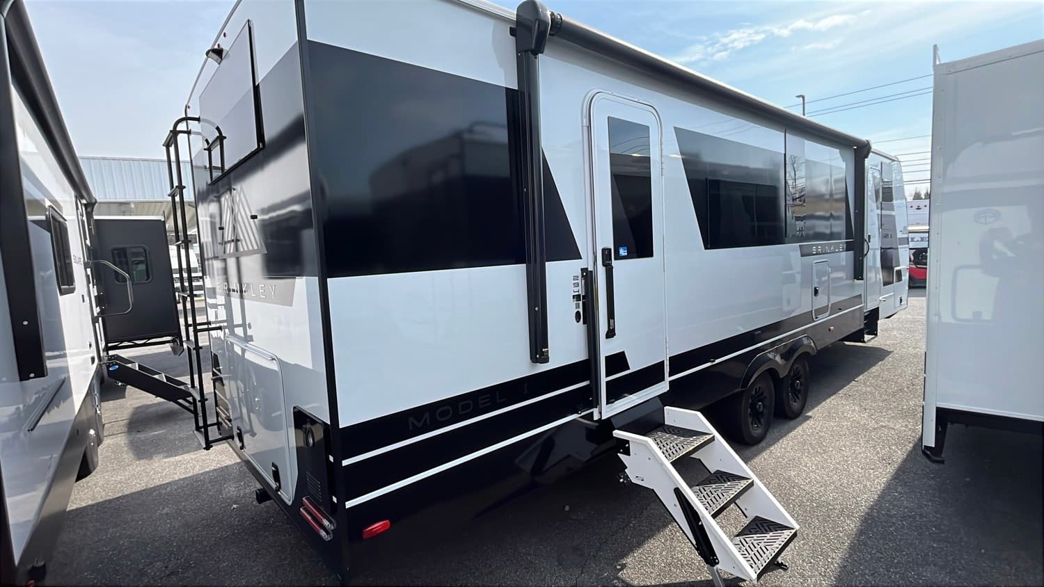 2026 Brinkley RV 2026 Brinkley RV Model IX - thumbnail 3