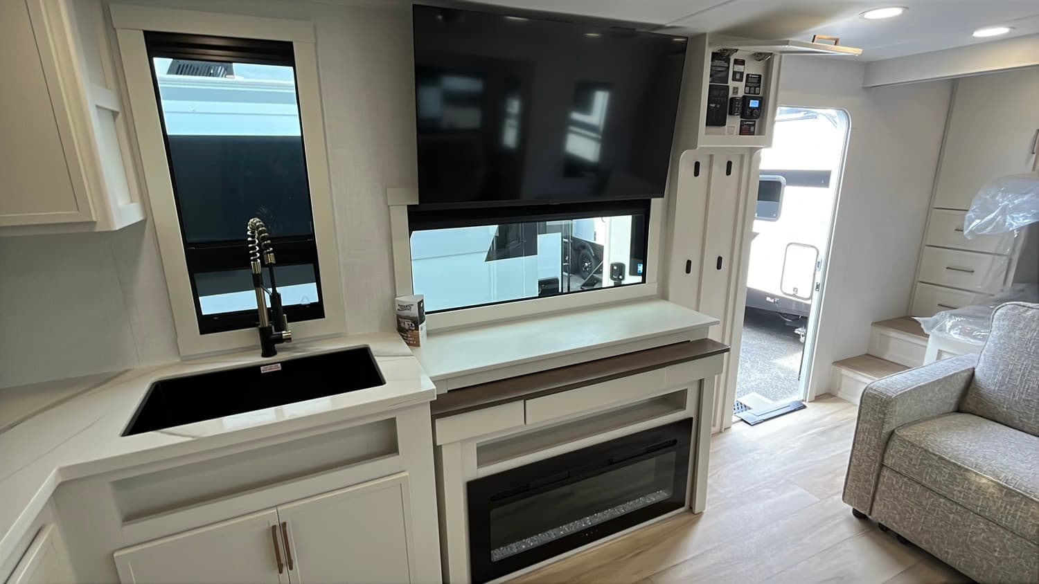 2026 Brinkley RV 2026 Brinkley RV Model IX - thumbnail 19