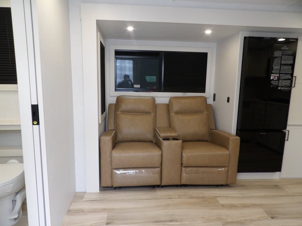 2026 Brinkley RV 2026 Brinkley RV Model IX - thumbnail 4