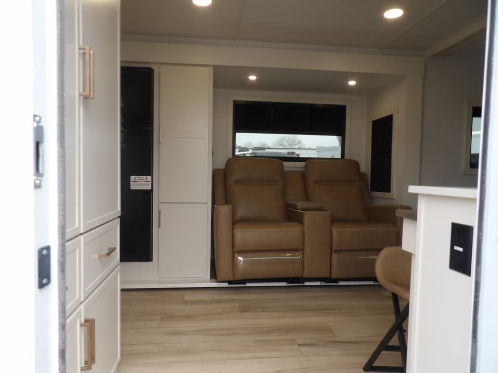 2026 Brinkley RV 2026 Brinkley RV Model IX - thumbnail 4