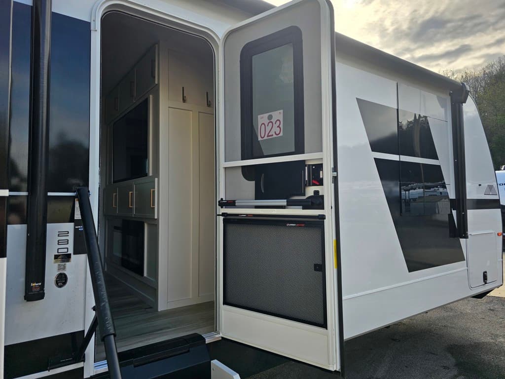 2026 Brinkley RV 2026 Brinkley RV Model IX - thumbnail 10