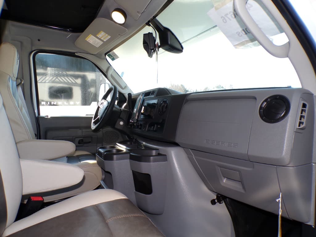 2026 Coachmen 2026 Coachmen Leprechaun - thumbnail 18