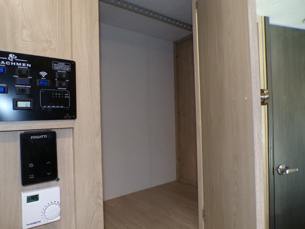 2026 Coachmen 2026 Coachmen Leprechaun - thumbnail 58