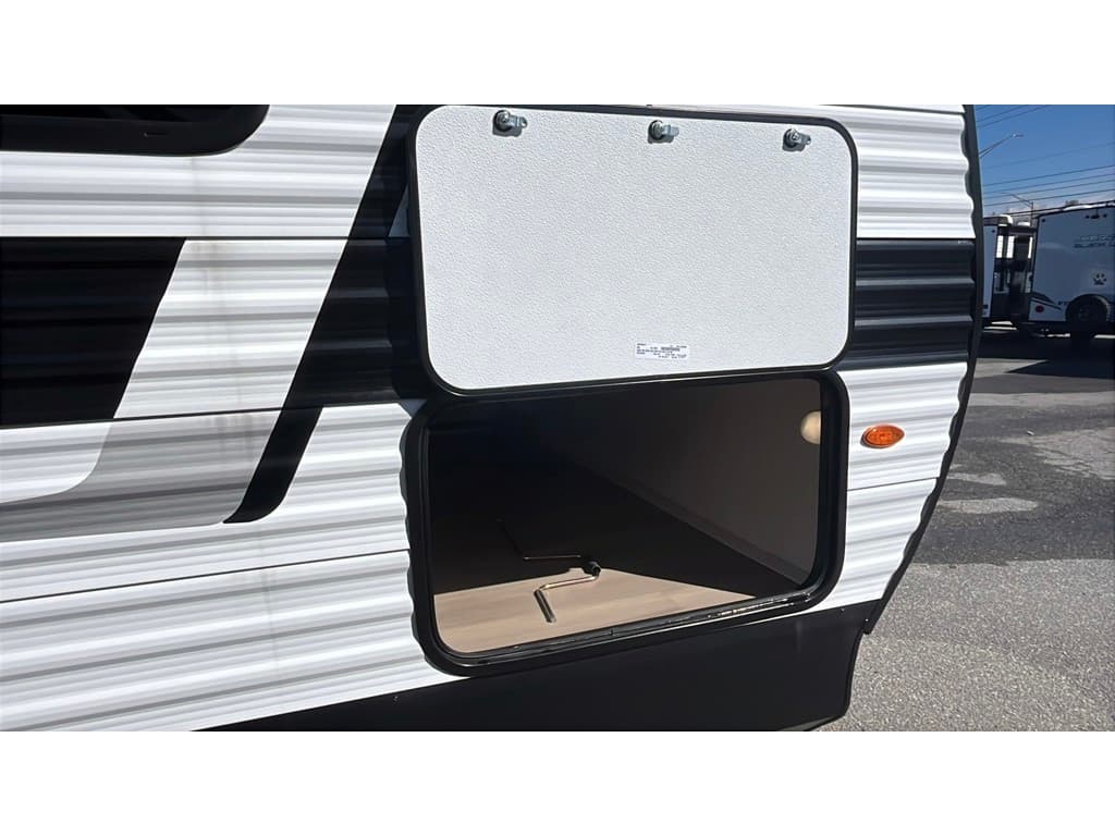 2026 Grand Design 2026 Grand Design Momentum Mav Toy Hauler - thumbnail 8