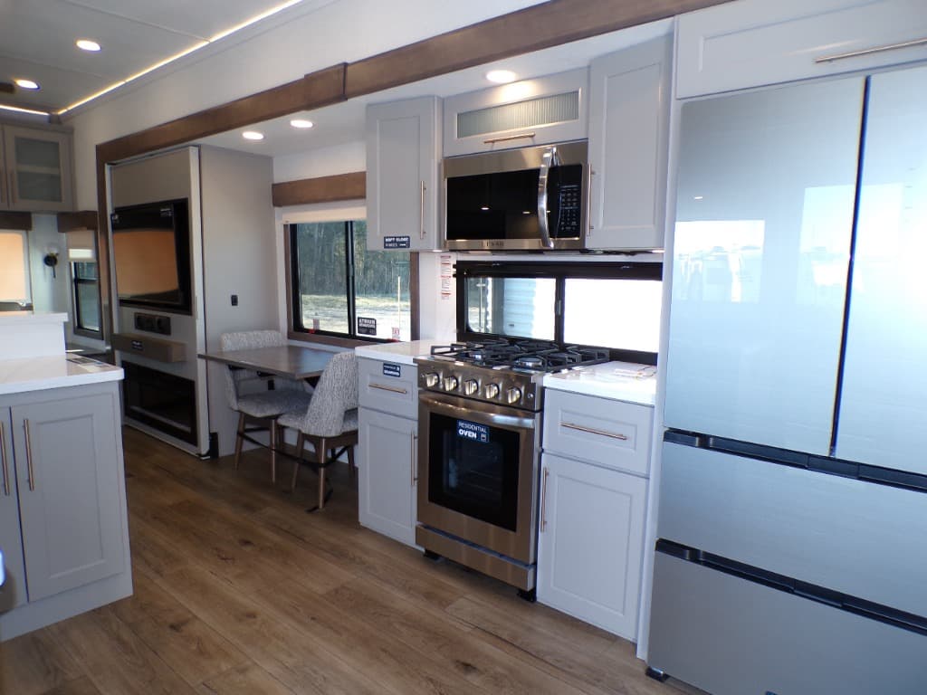 2026 Alliance RV 2026 Alliance RV Paradigm - thumbnail 38