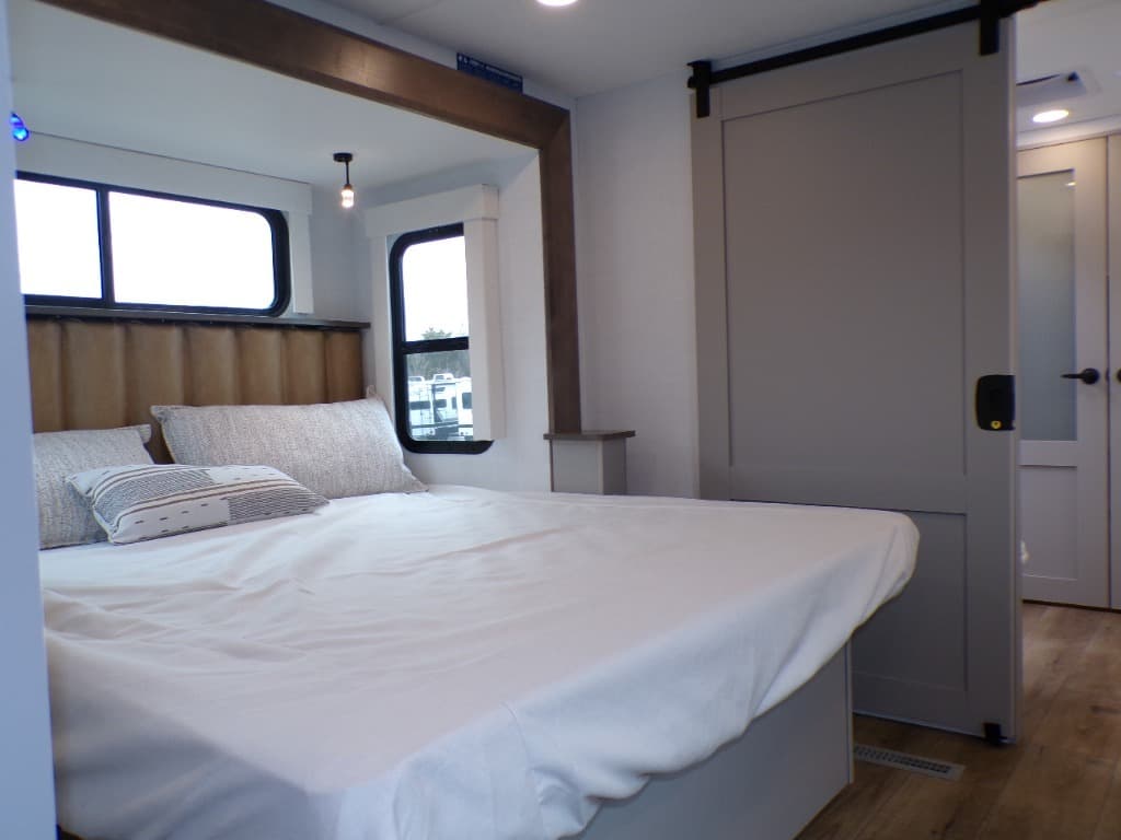 2026 Alliance RV 2026 Alliance RV Paradigm - thumbnail 53