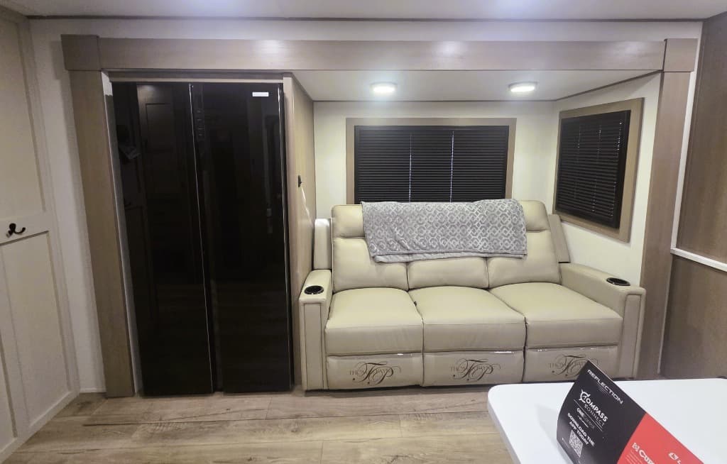 2026 Grand Design 2026 Grand Design Reflection - thumbnail 5