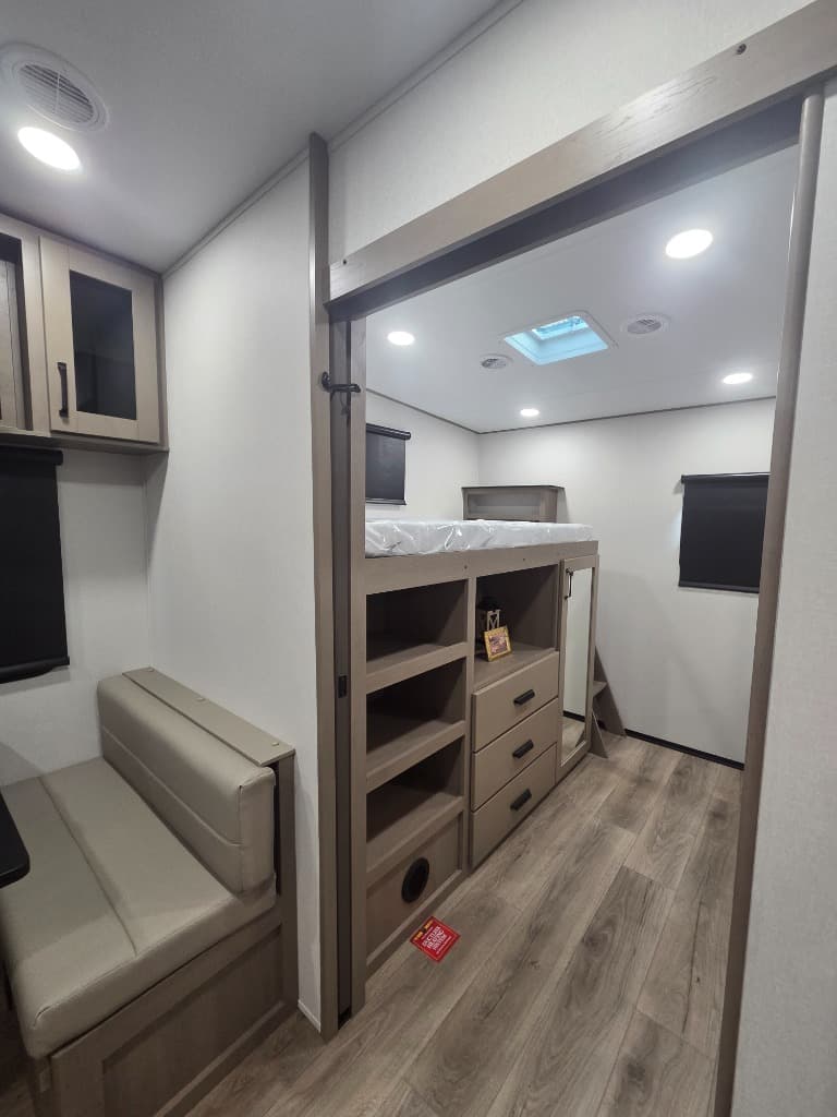 2026 Grand Design 2026 Grand Design Reflection 100 Series - thumbnail 11