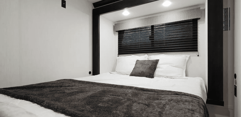 2026 Forest River 2026 Forest River Sabre - thumbnail 7