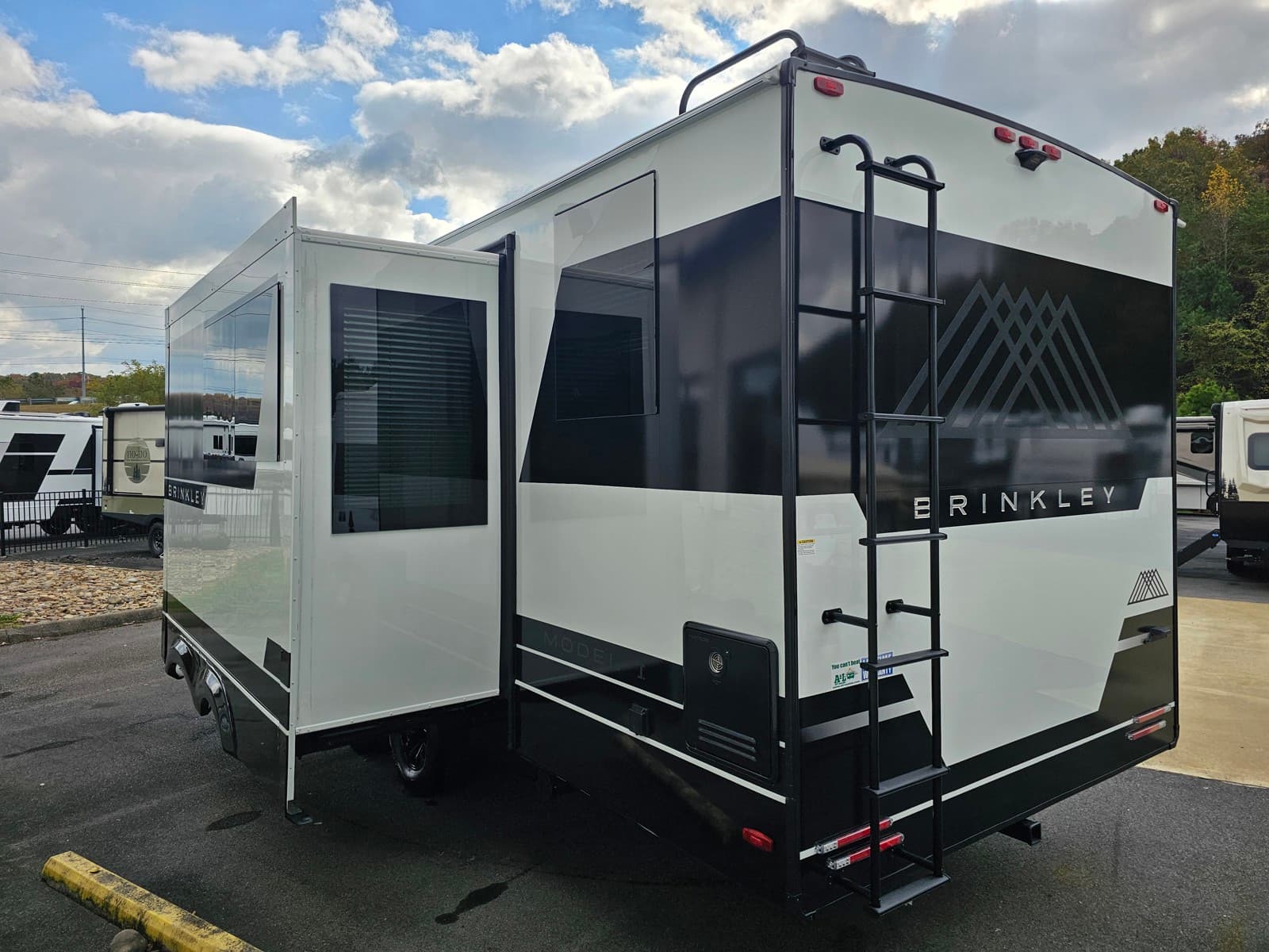 2025 Brinkley RV 2025 Brinkley RV Model IX - thumbnail 5