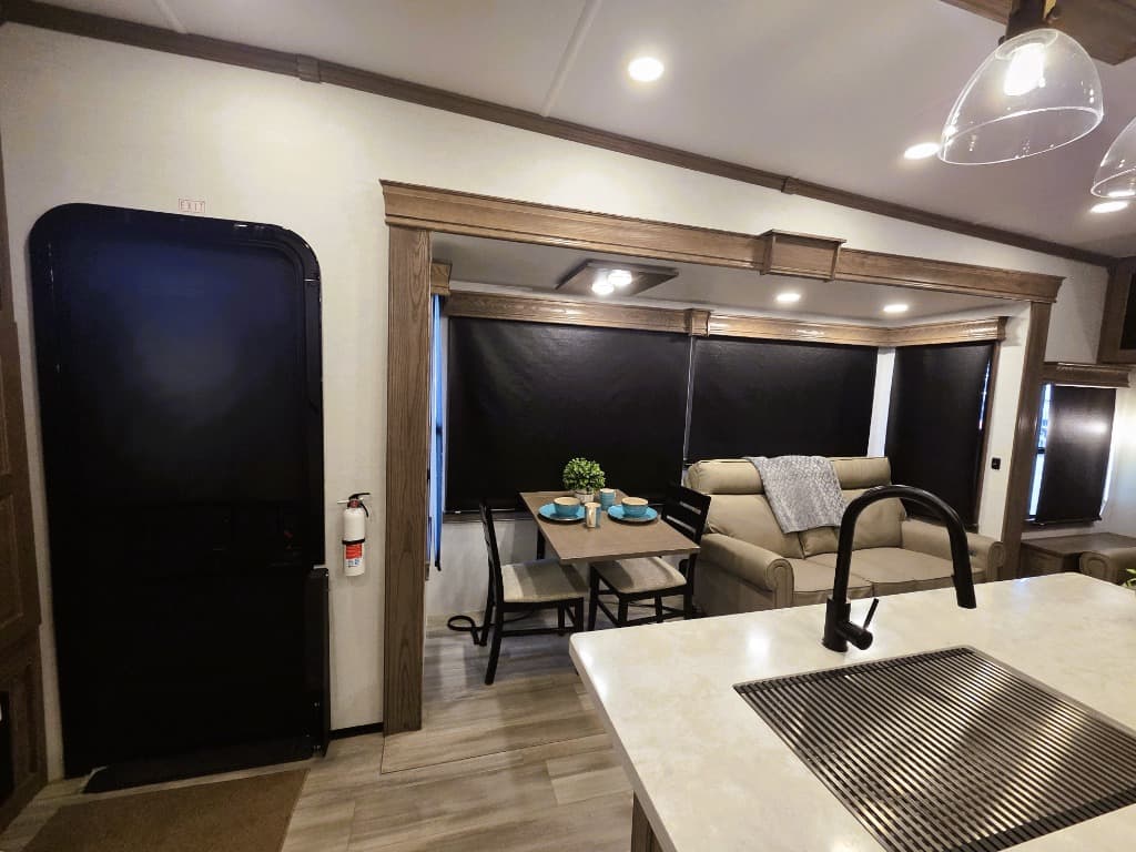 2024 Alliance RV 2024 Alliance RV Paradigm - thumbnail 8