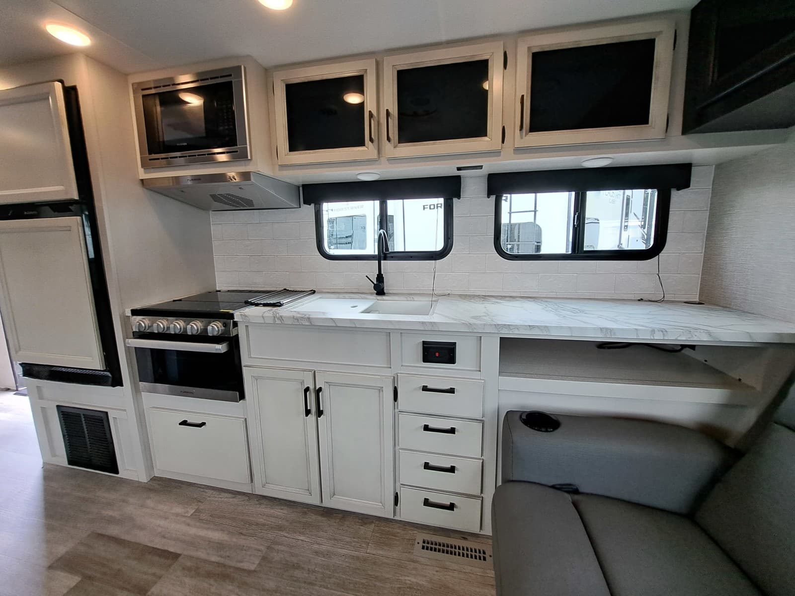 2023 Jayco 2023 Jayco Jay Feather - thumbnail 9