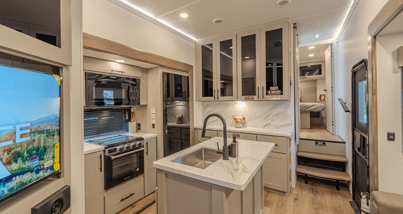 2026 Alliance RV 2026 Alliance RV Valor - thumbnail 3