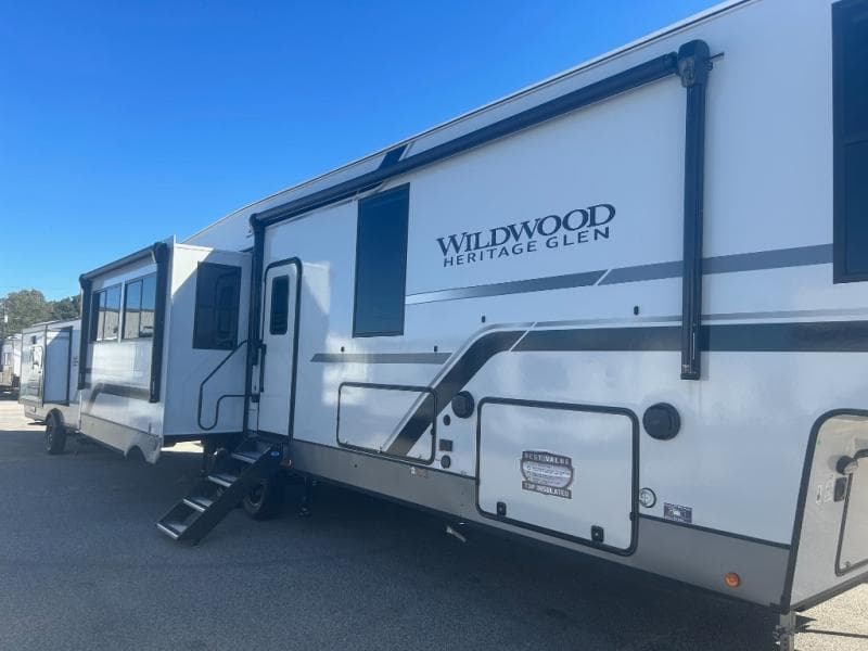 2026 Forest River Wildwood Heritage Glen 369BL