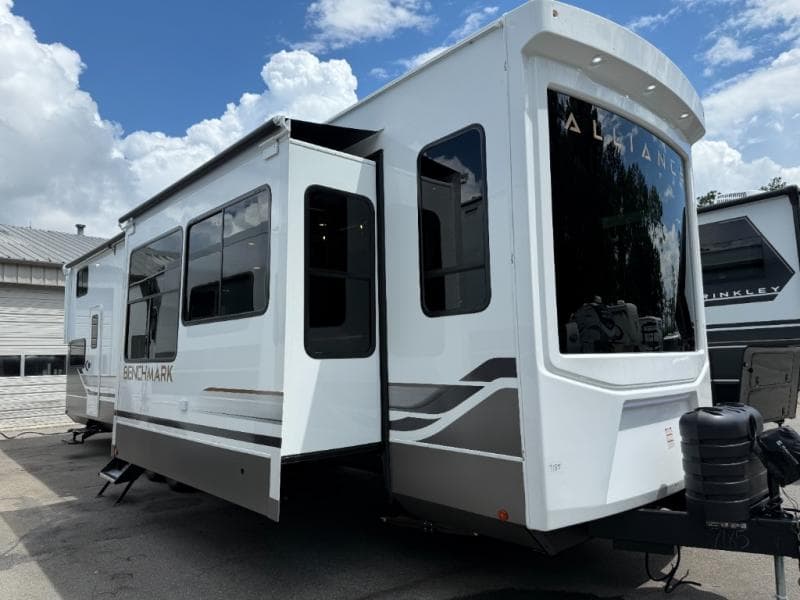 2026 Alliance RV Benchmark 42LFT