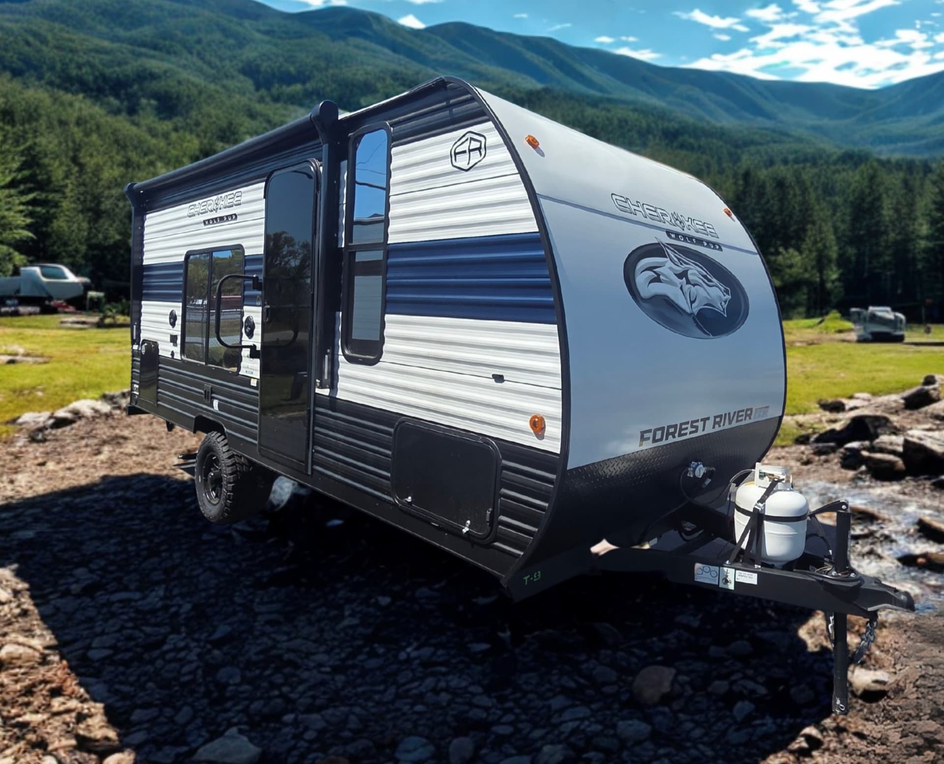 2025 Forest River Cherokee Wolf Pup 16FQW