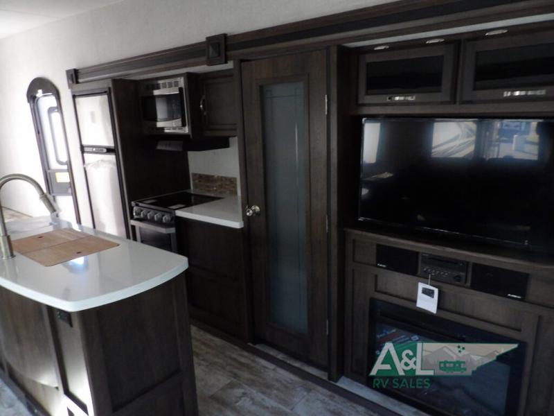 Starcraft Telluride fifth wheel interior